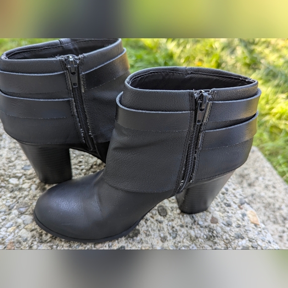 Madden girl black bootie with faux buckle - Picture 5 of 8